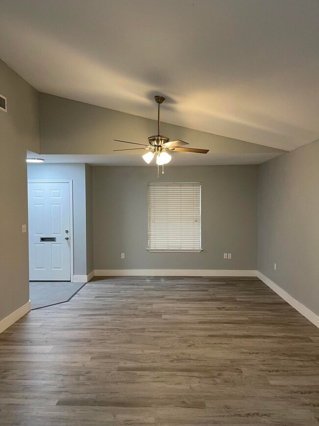 Building Photo - 7482 Autumn Trace Blvd