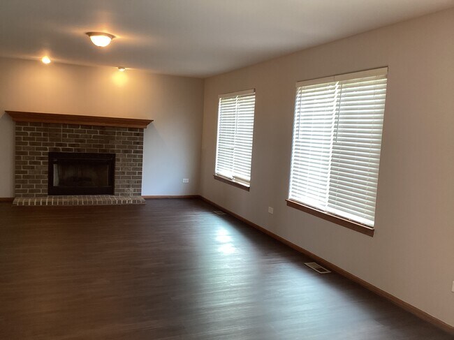 Building Photo - 27450 W Fawn Lake Ct