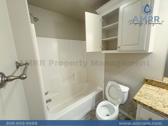 Building Photo - Easy Living with AMRR: Spacious 3-Bedroom Home