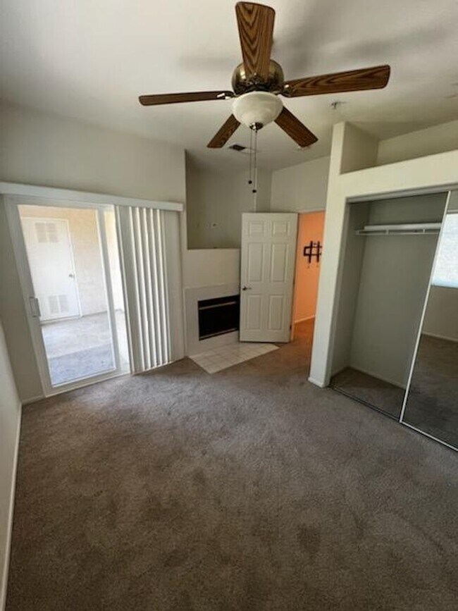 Building Photo - Upper Unit 2 Bedroom Condo in Gated Commun...