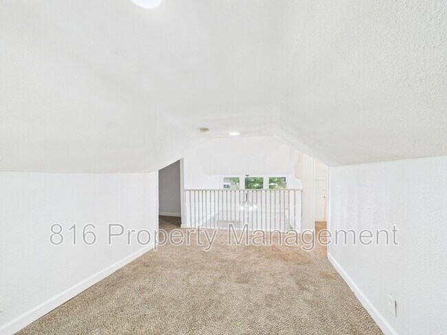 Building Photo - 5611 Olive St