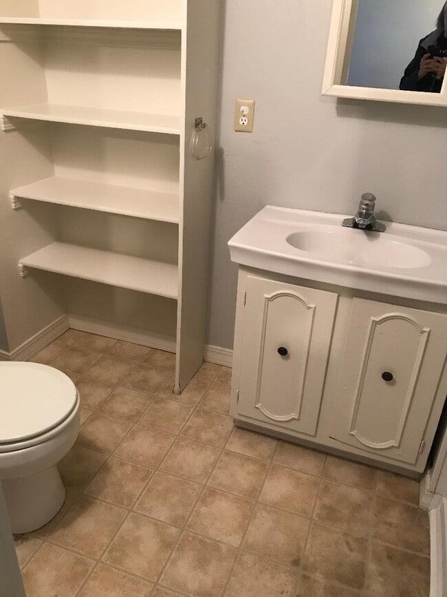 Building Photo - 306 S Kirkwood St