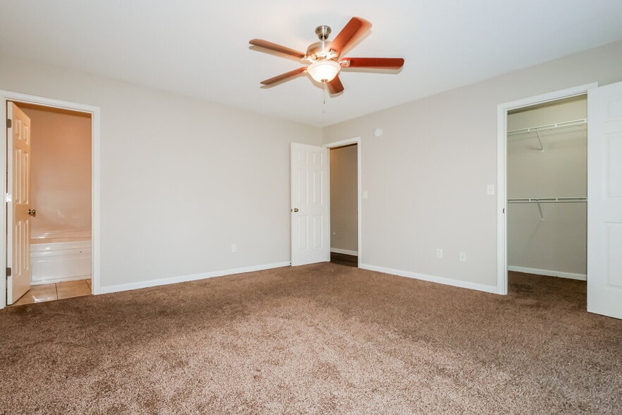 Building Photo - 7296 Green Ash Dr