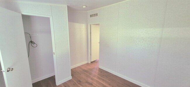 Building Photo - 24430 Oak Hollow Blvd