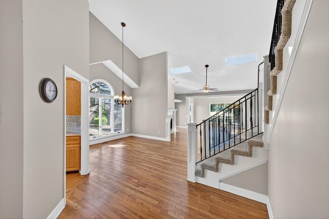 Building Photo - 205 Club Villa Dr W