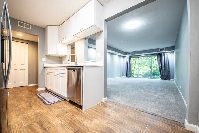 Building Photo - 5101 Carriage Way Dr