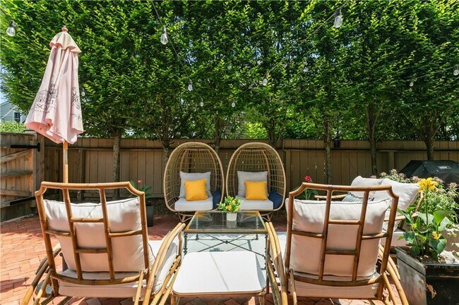 Building Photo - 35 2nd St