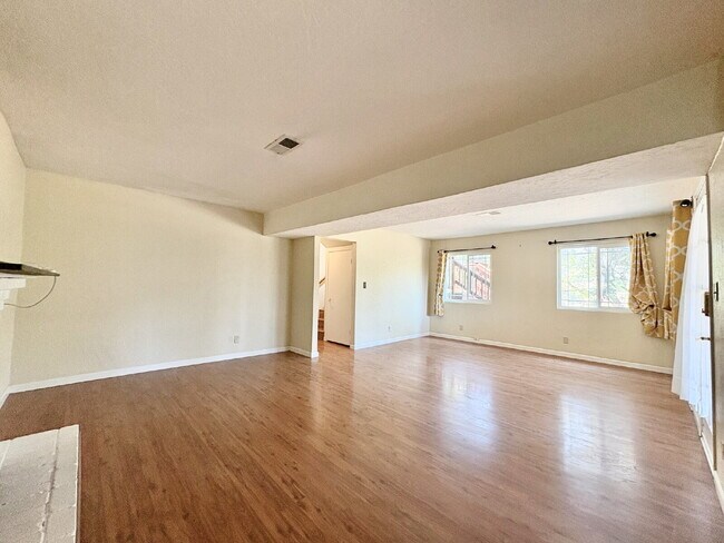 Building Photo - Charming 4-Bed by the Lake in Morgan Hill