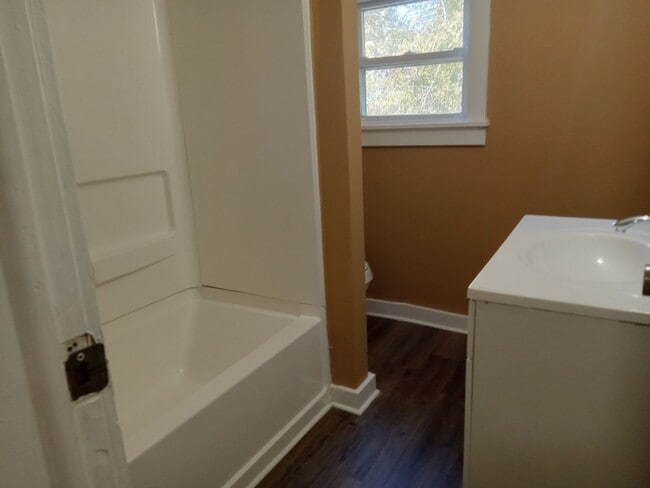 Building Photo - PRICE IMPROVEMENT Stunning 3 Bedroom Home FOR RENT in Millville NJ $1575