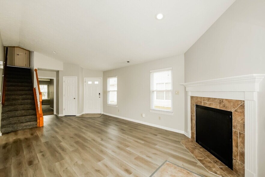 Building Photo - 10027 Park Glen Ct