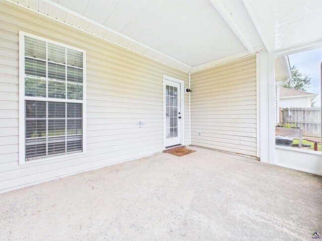 Building Photo - 324 Tyson Glen Dr