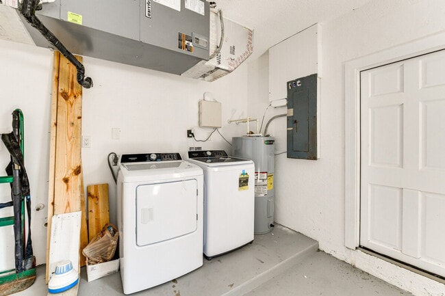 Building Photo - 2473 Yorkshire Dr