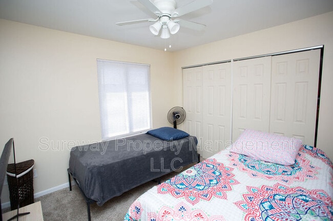 Building Photo - 207 Empress Ct