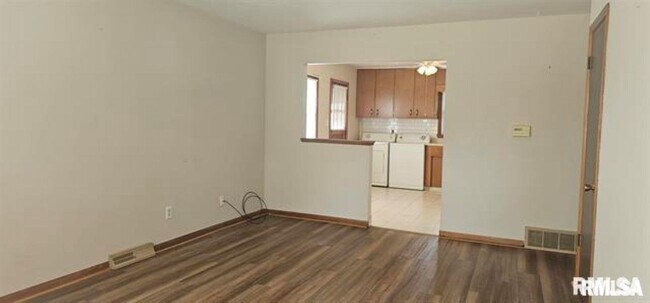 Building Photo - 3343 5th St