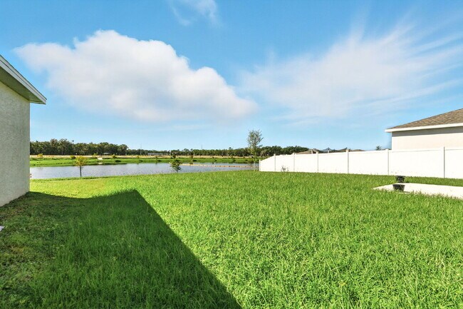 Building Photo - 4 Bed / 2.5 Bath Home – Available Septembe...