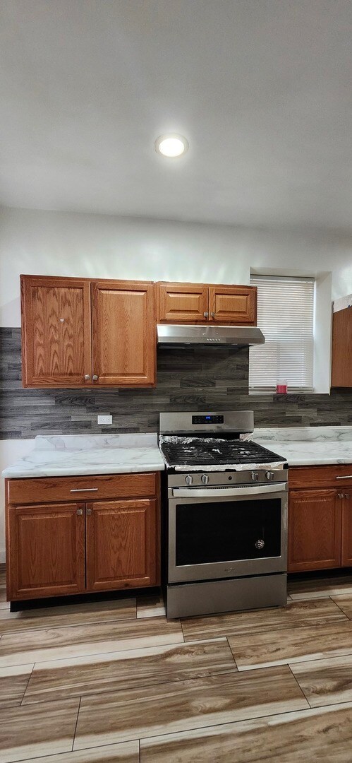 Building Photo - 1453 N Lotus Ave