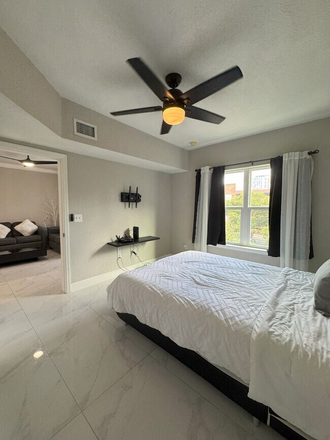 Building Photo - The Grande Downtown - REMODELED 1 Bedroom Available for rent NOW!