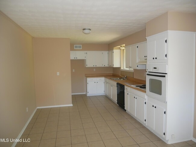 Building Photo - 1416 Vicksburg Dr