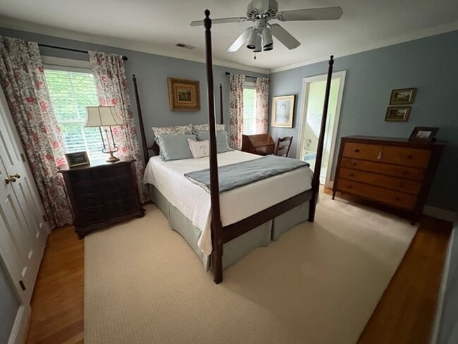 Building Photo - Incredible 5BD, 4.5BA House in Downtown Ra...