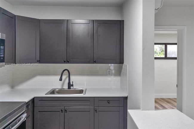 Building Photo - 4037 SW 65th Ave