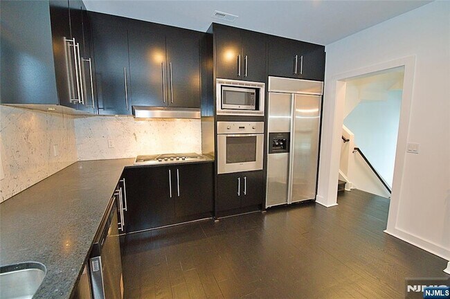 Building Photo - 11 Vela Way