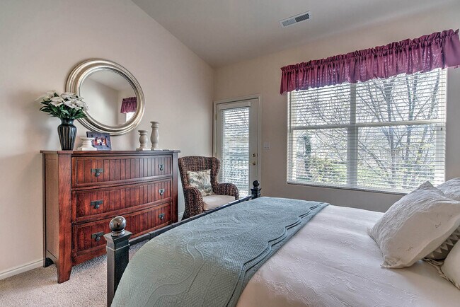 Building Photo - Fully Furnished Home. All Utilities Included!