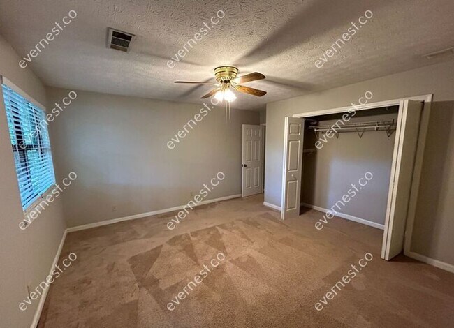 Building Photo - 2120 Newport Landing