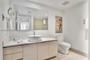 Building Photo - 2602 E Hallandale Beach Blvd