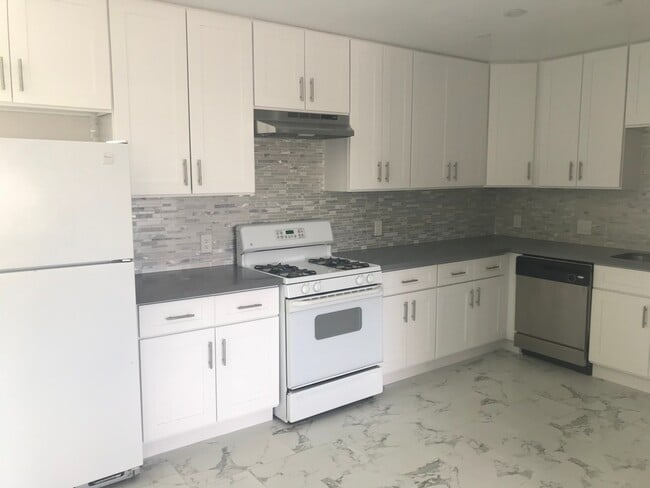 Building Photo - 18 Idaho Way