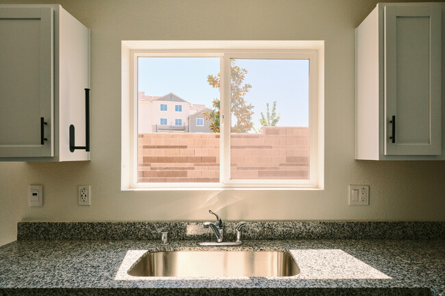 Building Photo - 2129 Shady Tree Cir