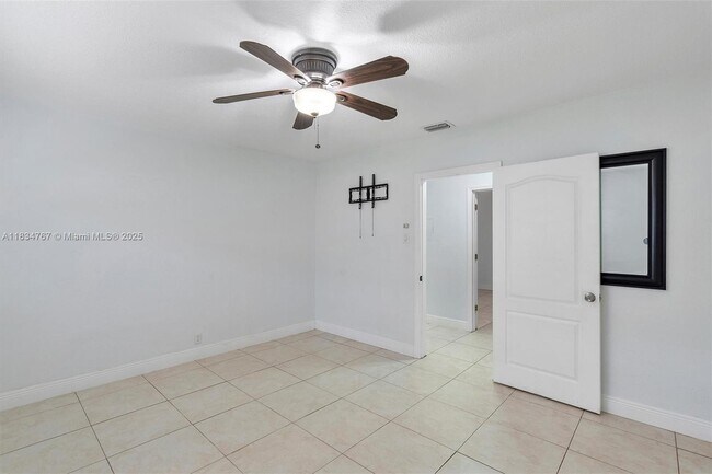 Building Photo - 6534 SW 27th St