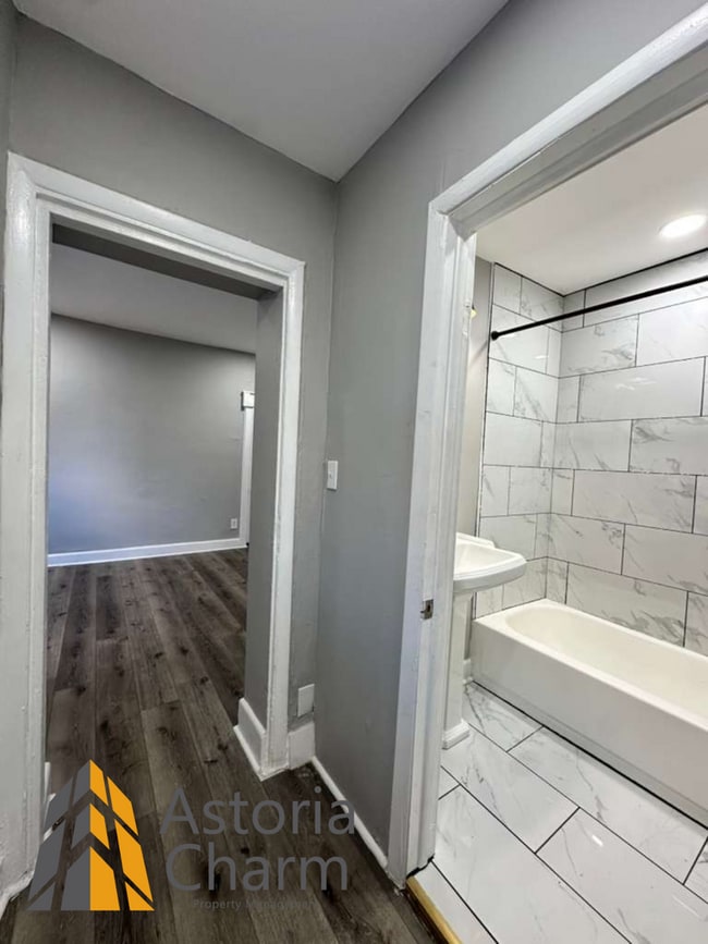 Building Photo - 2 Bedroom Home with Den, Exposed Brick, and Updated Kitchen in Brooklyn Park