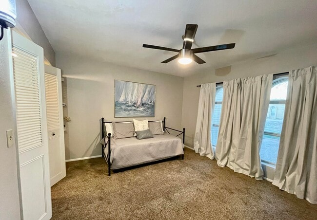 Building Photo - 2434 N Shade Tree Cir