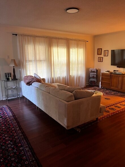 Building Photo - 1003 Marilyn Dr