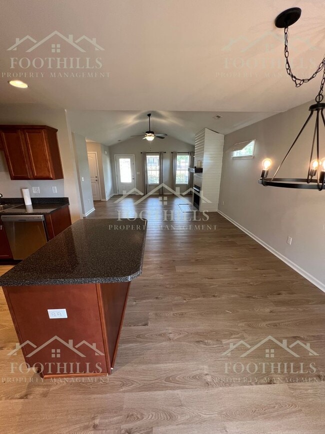 Building Photo - Your Next 3BR Home Awaits – Pets Welcome!