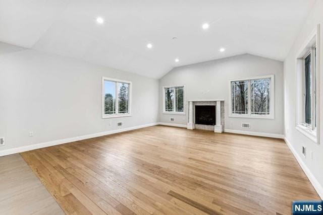 Building Photo - 25 Jones