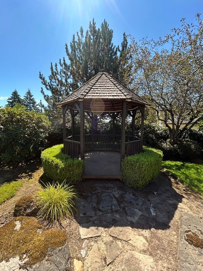 Building Photo - AVAILABLE NOW – 5-Bedroom Walnut Heights H...
