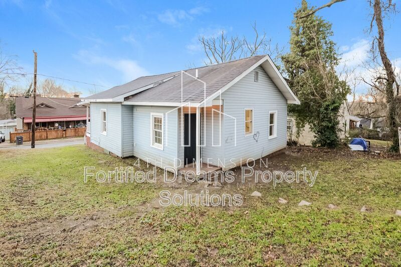 Building Photo - 918 Camel Ave