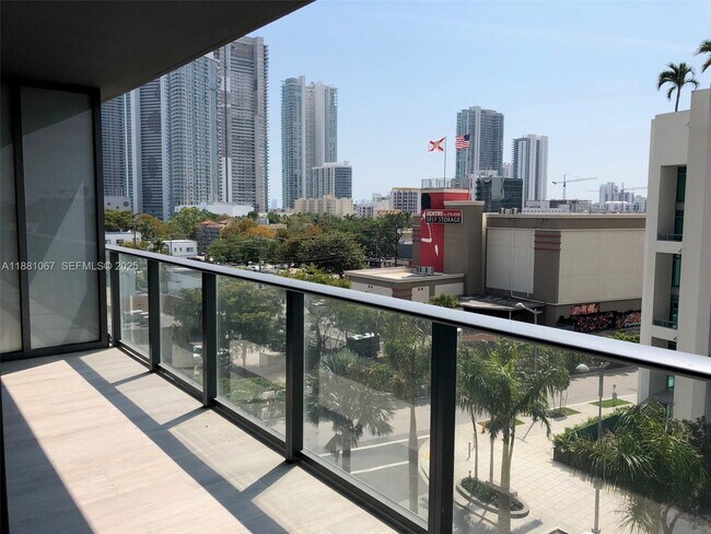 Building Photo - 121 NE 34th St