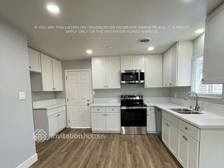 Building Photo - 2332 Zinfandel Dr