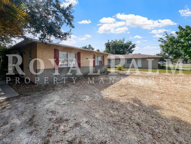 Building Photo - 1BR/1BA First Street Fort Myers! Freshly Renovated + Actually Affordable = $250 Off the 1st Month!