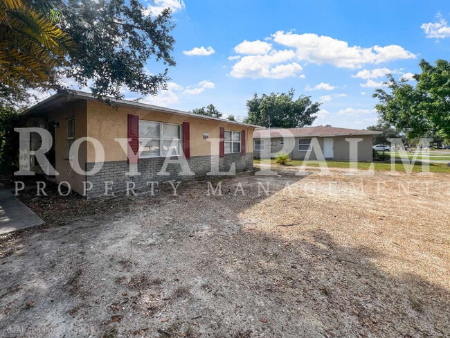 Building Photo - Fort Myers 1BR/1BA Freshly Renovated on First St! Cozy, Clean, and Finally Affordable.