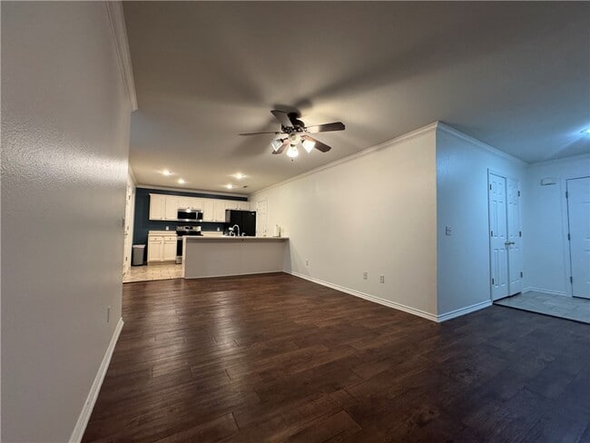 Building Photo - 1584 Willowbrook Dr