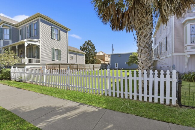 Building Photo - 1415 Avenue H