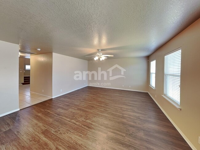 Building Photo - 104 Harness Ln