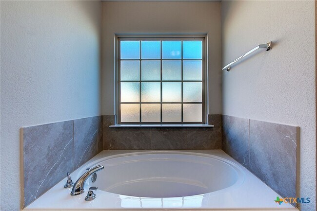 Building Photo - 1122 Lilac Ledge Dr