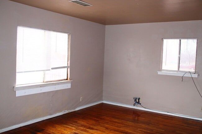 Building Photo - Located in Canyon 2/1 Owner pays water 1/2 OFF 1ST MONTHS RENT!!