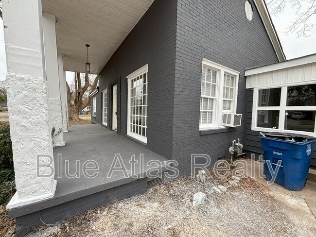Building Photo - 4716 School St