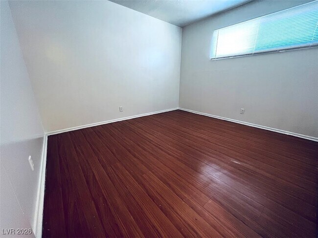 Building Photo - 3772 Royal Crest St