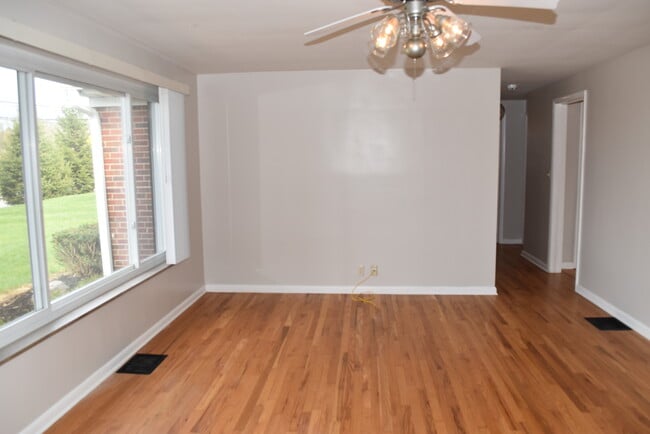 Building Photo - 6989 Salem Rd